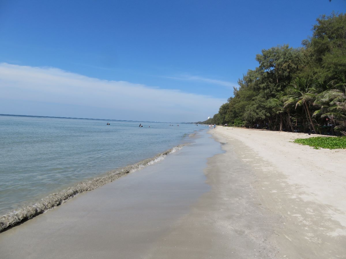 Många nyårsfirande thailändare har anlänt Mae Ramphung